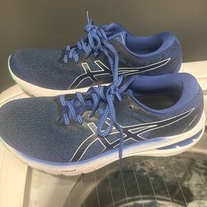 ASICS GT-2000 10 running shoes . Bright blue, worn twice . Women’s size 8.5